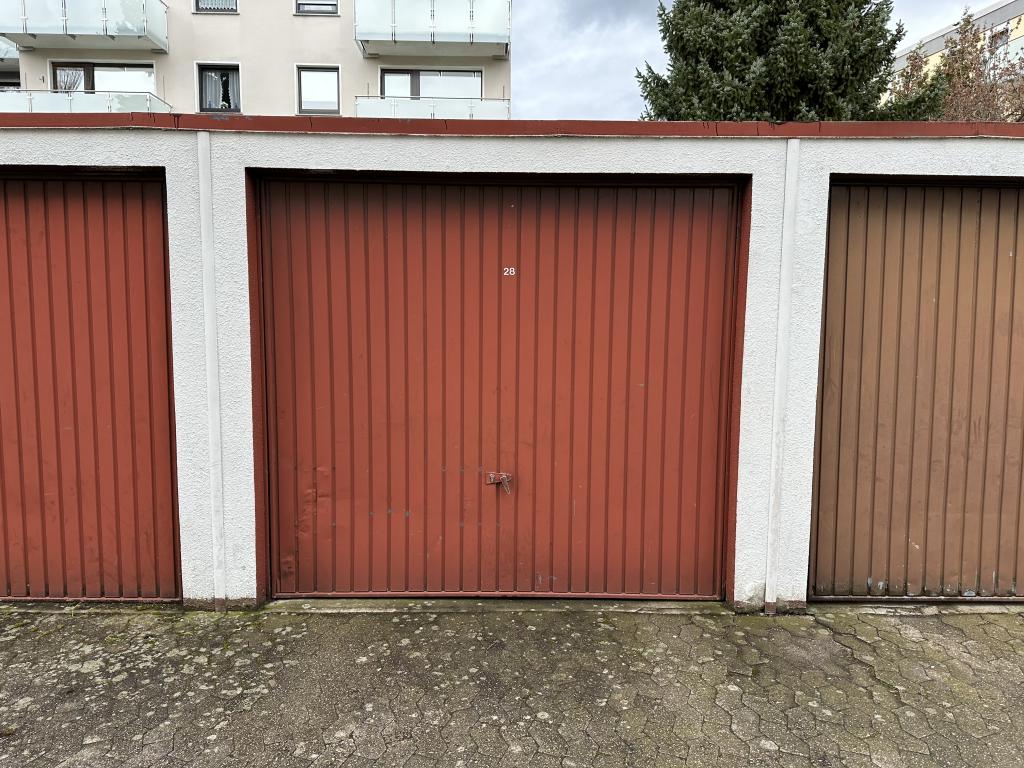 4 Zimmer Wohnung: Garage